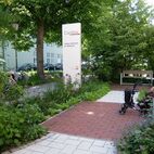 09-Sitzplatz-am-Gehweg-zum-Beobachten St-Willibrord Entwurf Chrisitan Grote gründesign